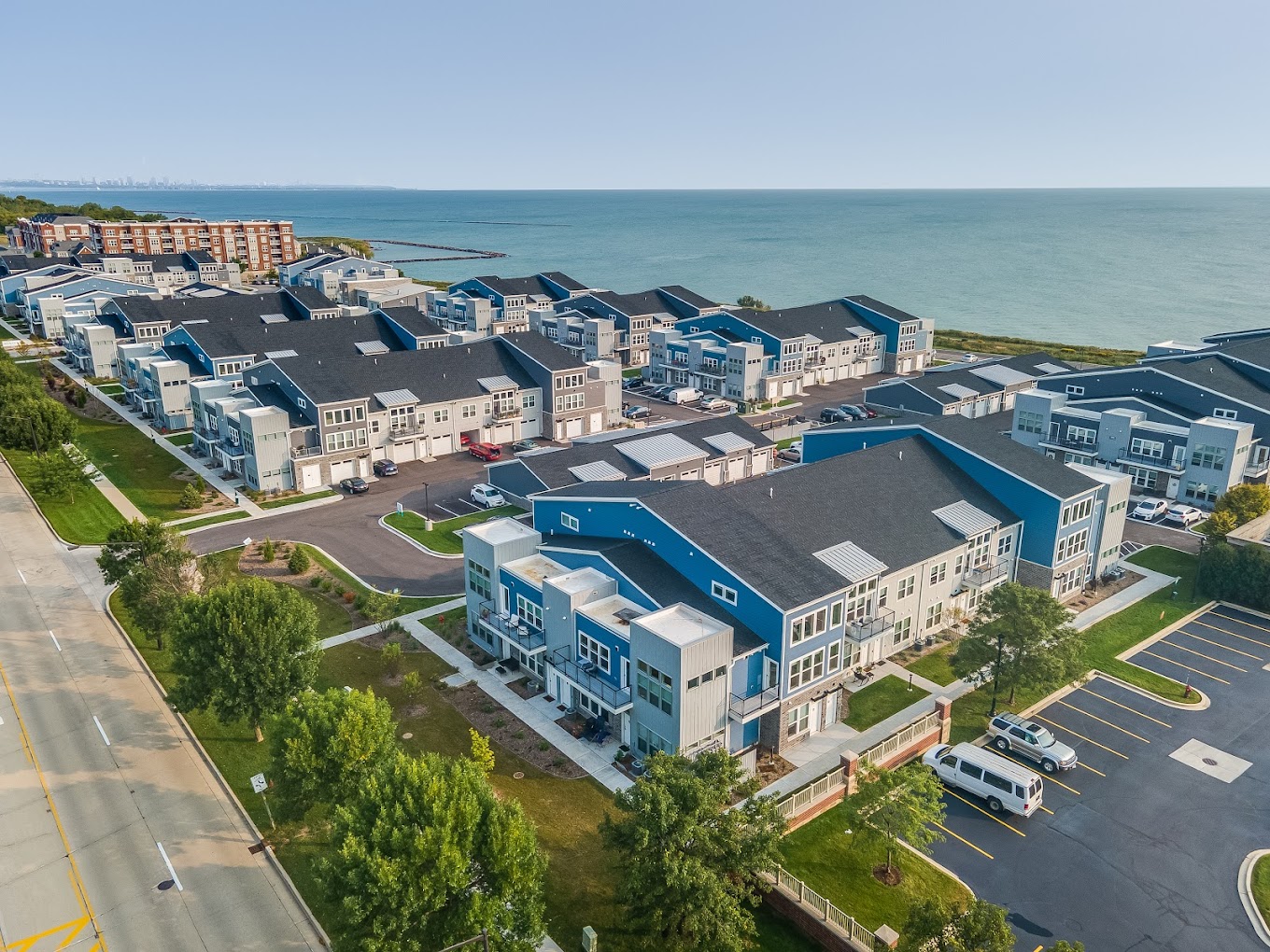 Lakefront multi-tenant residential complex with extensive window cleaning - Showcasing our large-scale window cleaning capabilities